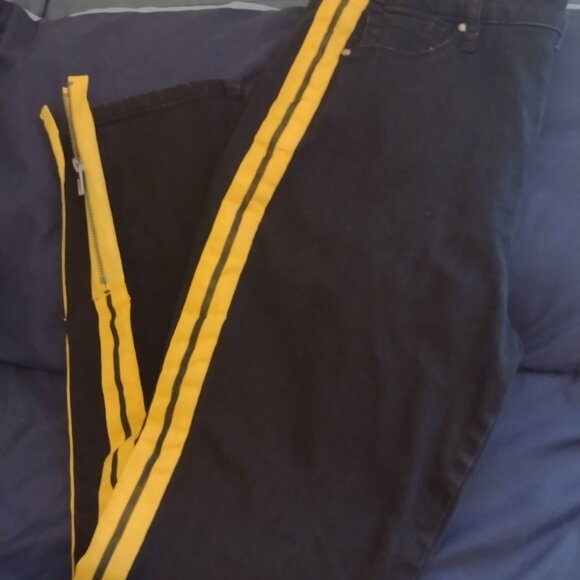 Clothes - Picture 11 of 16